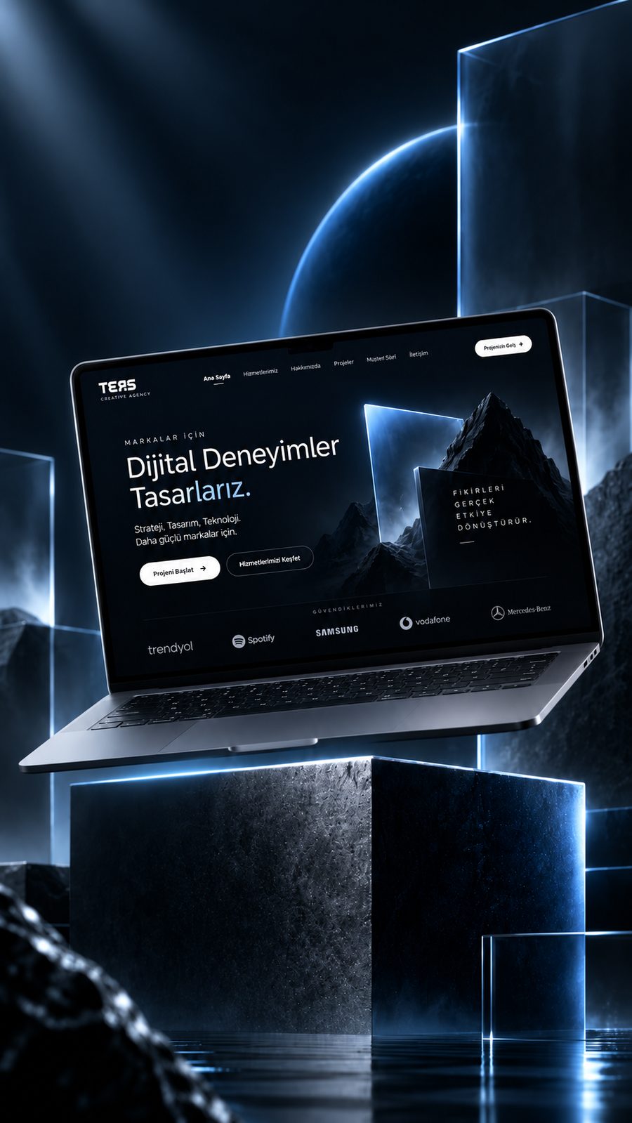 Dizüstü bilgisayarda web sitesi tasarım mockup'ı